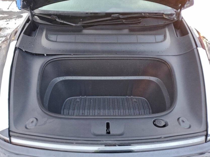 2026 Tesla Model Y Image 9