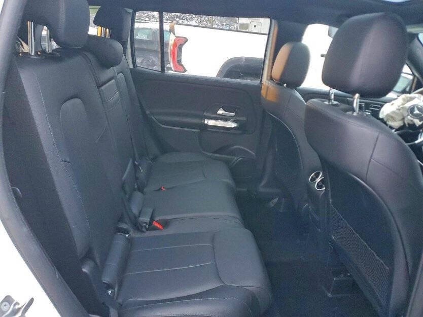 2025 Mercedes-Benz GLB Image 9