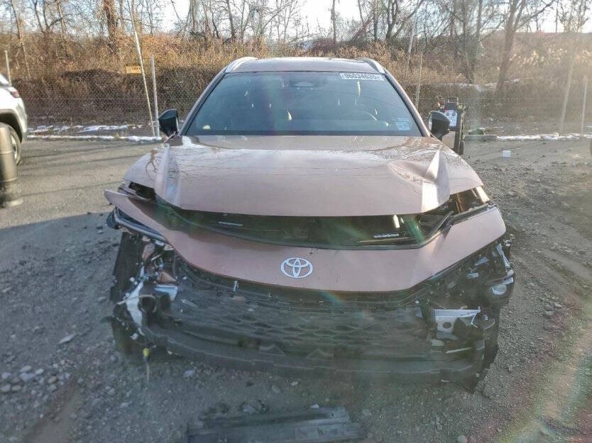 2025 Toyota Crown Signia Image 2