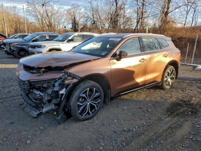 2025 Toyota Crown Signia Image 3