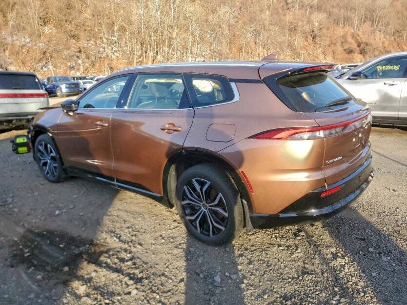 2025 Toyota Crown Signia Image 4