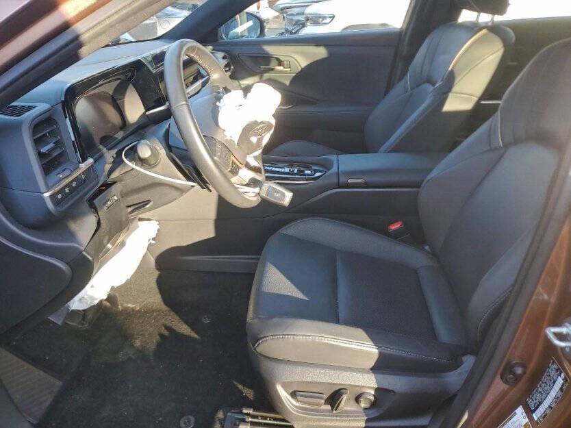 2025 Toyota Crown Signia Image 6