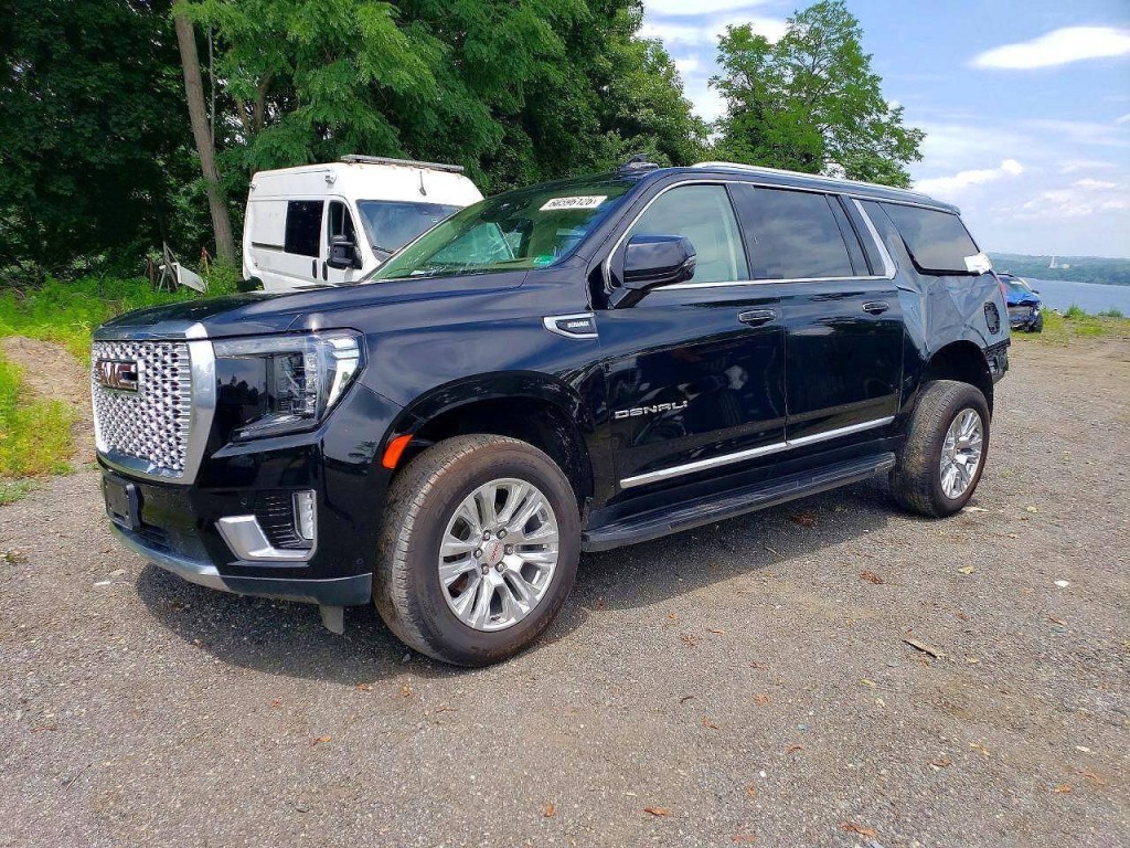 2024 GMC Yukon Image 2