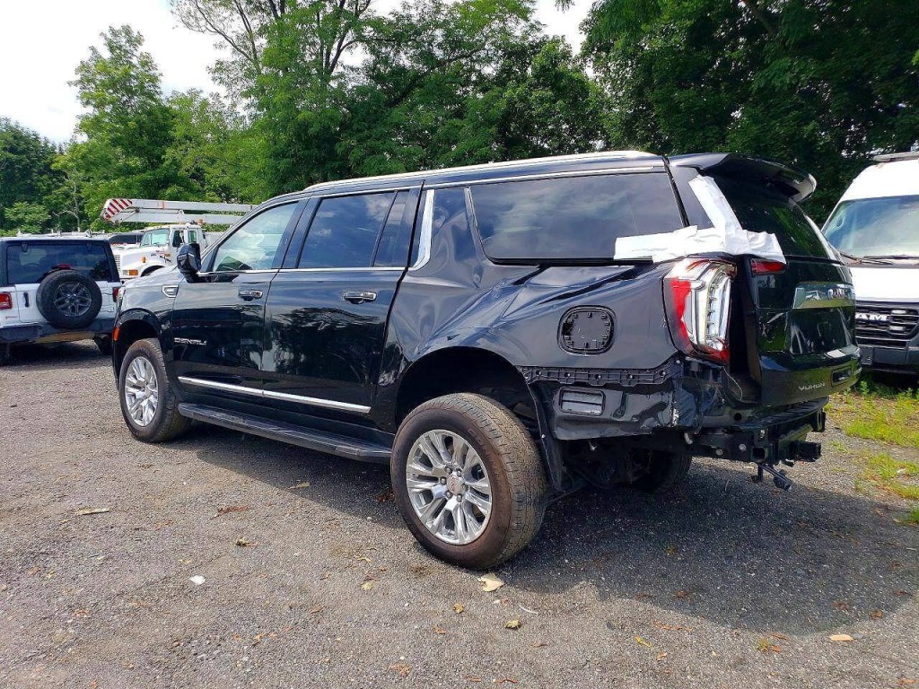 2024 GMC Yukon Image 3