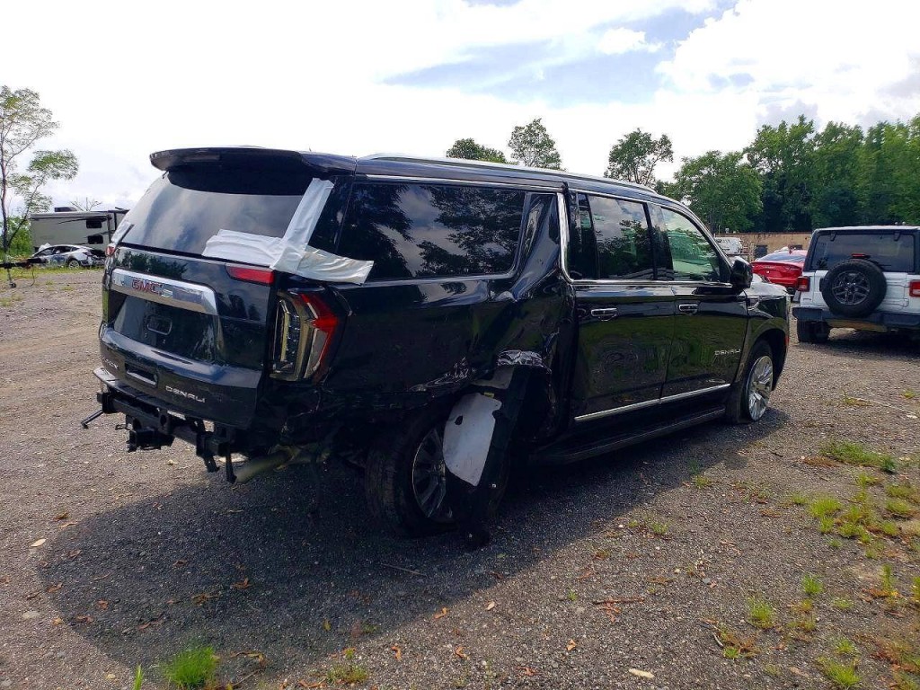 2024 GMC Yukon Image 5