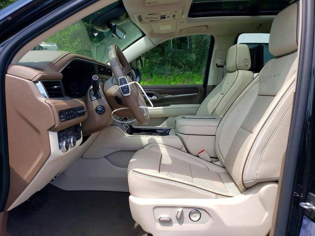 2024 GMC Yukon Image 6