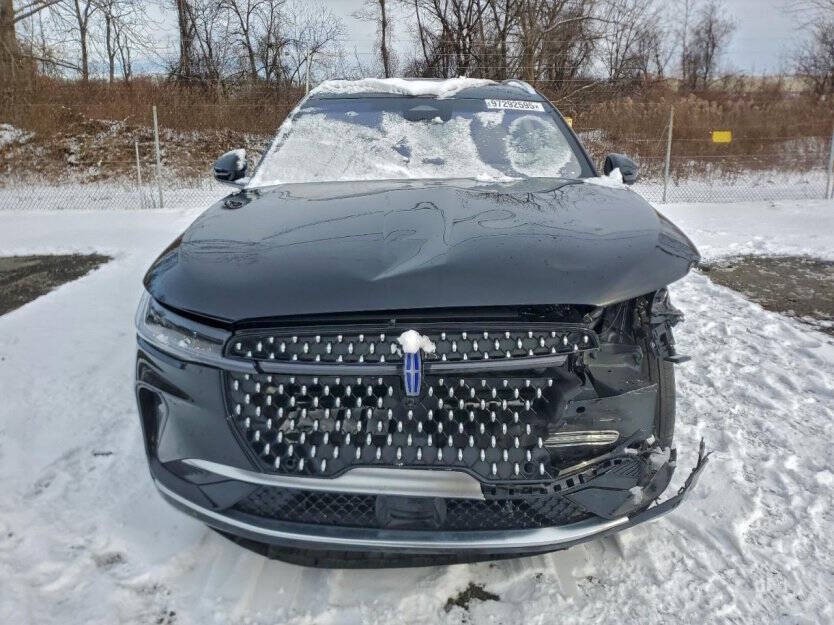 2024 Lincoln Nautilus Hybrid Image 2