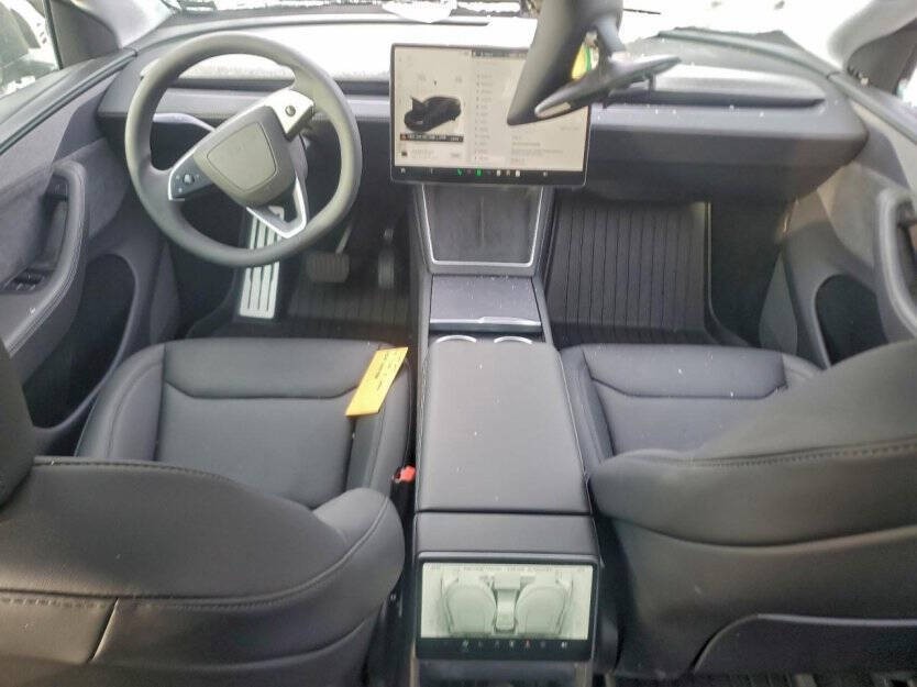 2026 Tesla Model Y Image 7