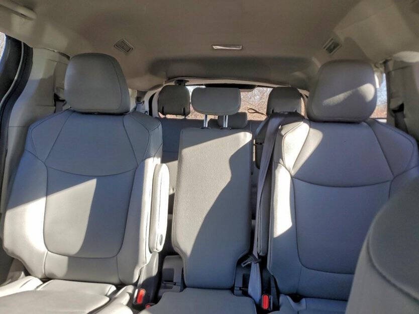 2024 Toyota Sienna Image 7