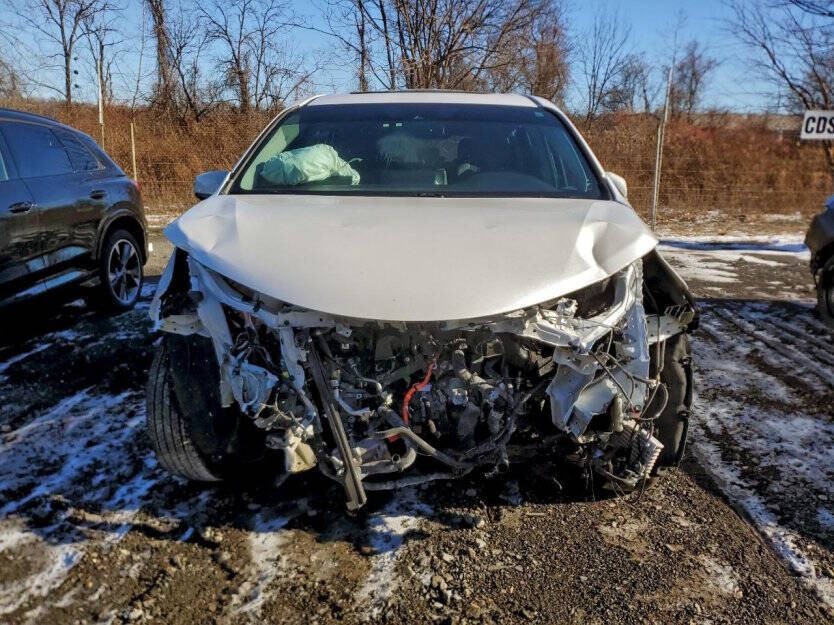 2024 Toyota Sienna Image 2