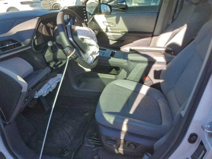 2024 Toyota Sienna Image 6