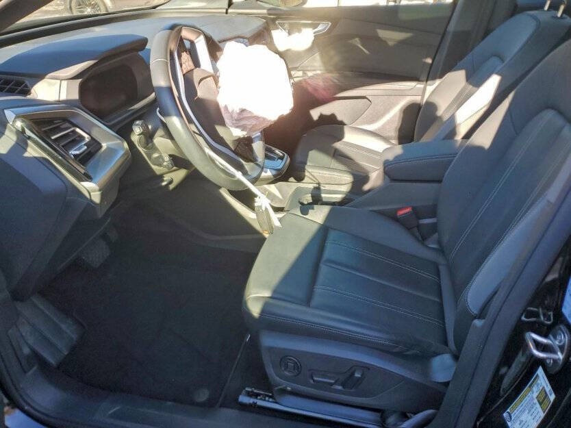 2024 Audi Q4 e-tron Image 6