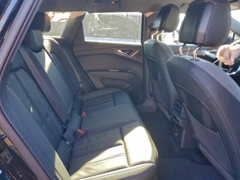 2024 Audi Q4 e-tron Image 9