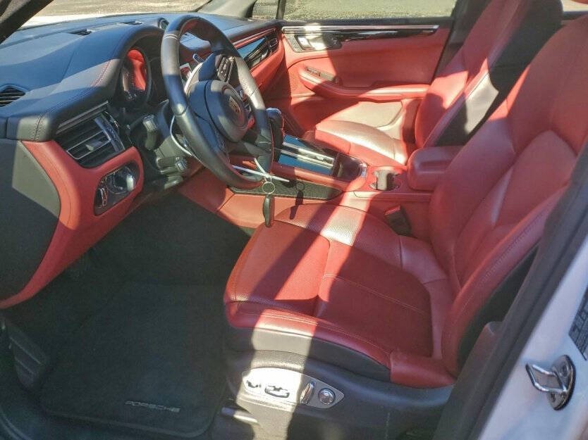 2023 Porsche Macan Image 6