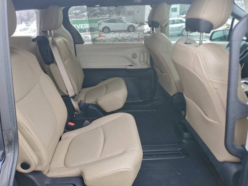 2022 Toyota Sienna Image 9