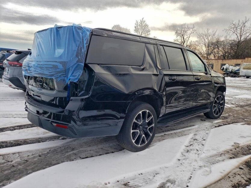 2023 Chevrolet Suburban Image 4