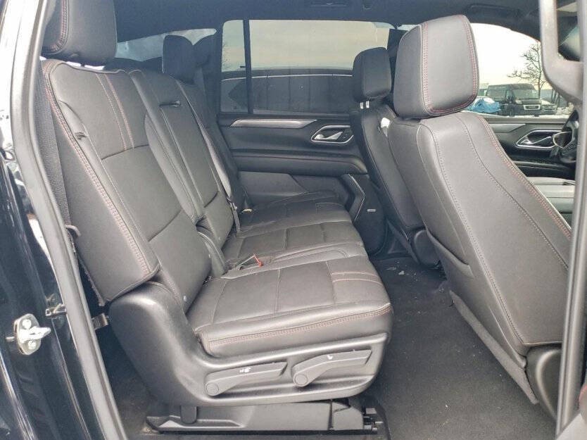 2023 Chevrolet Suburban Image 6