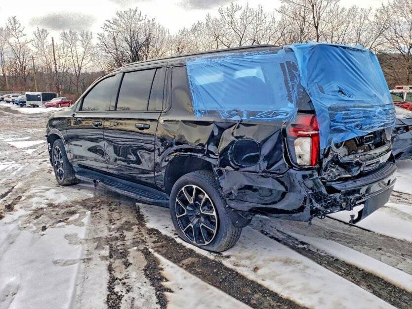 2023 Chevrolet Suburban Image 3