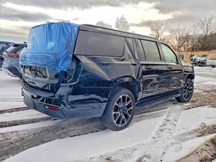 2023 Chevrolet Suburban Image 4