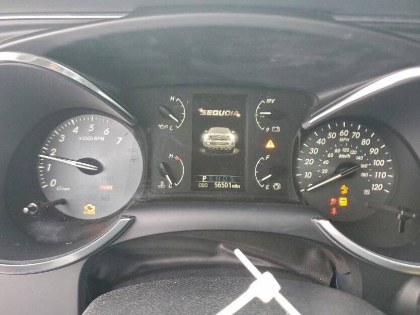 2021 Toyota Sequoia Image 8