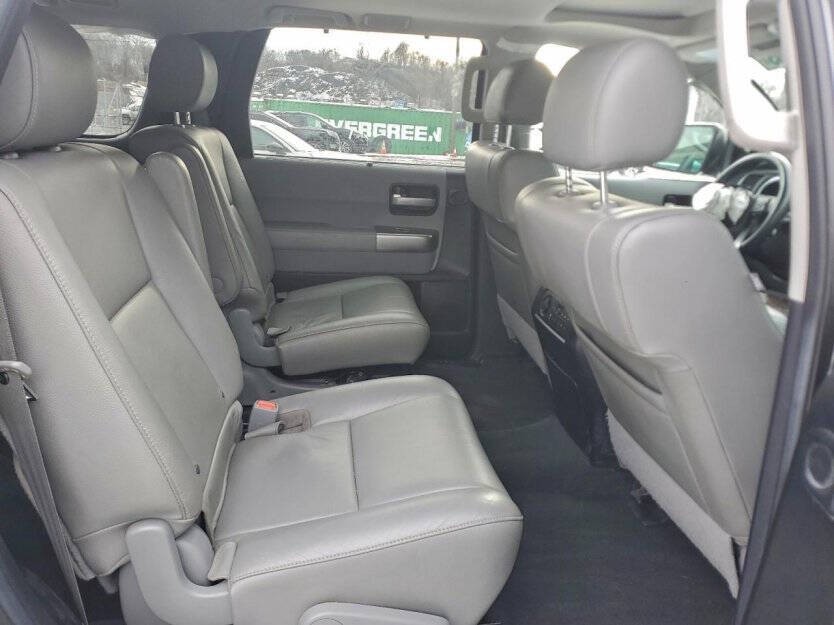 2021 Toyota Sequoia Image 9