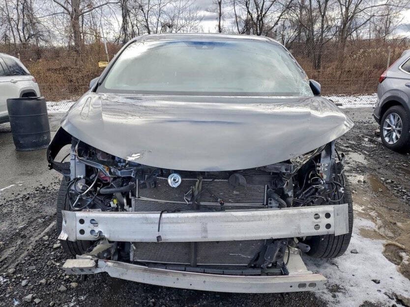 2025 Toyota Sienna Image 2