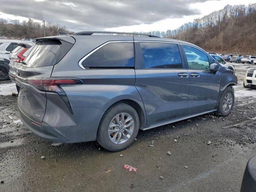 2025 Toyota Sienna Image 5