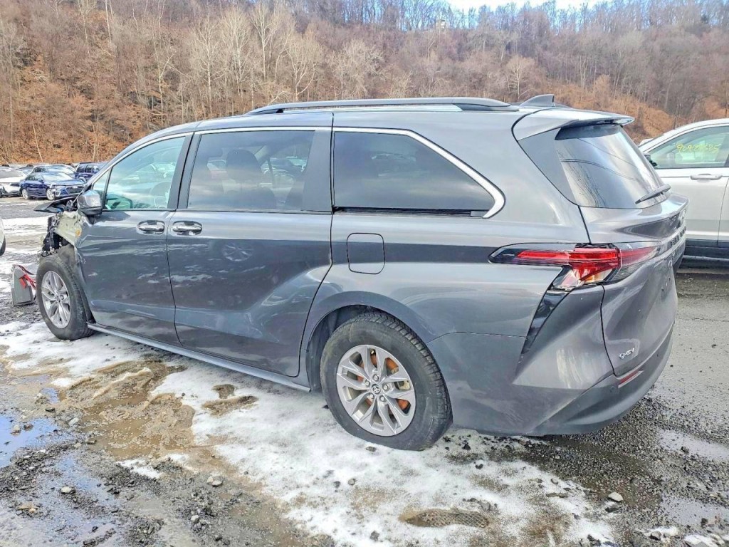 2025 Toyota Sienna Image 4