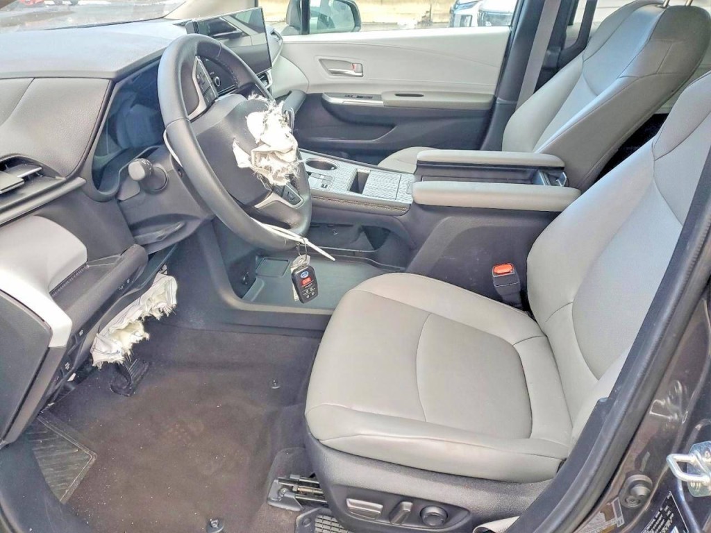 2025 Toyota Sienna Image 6