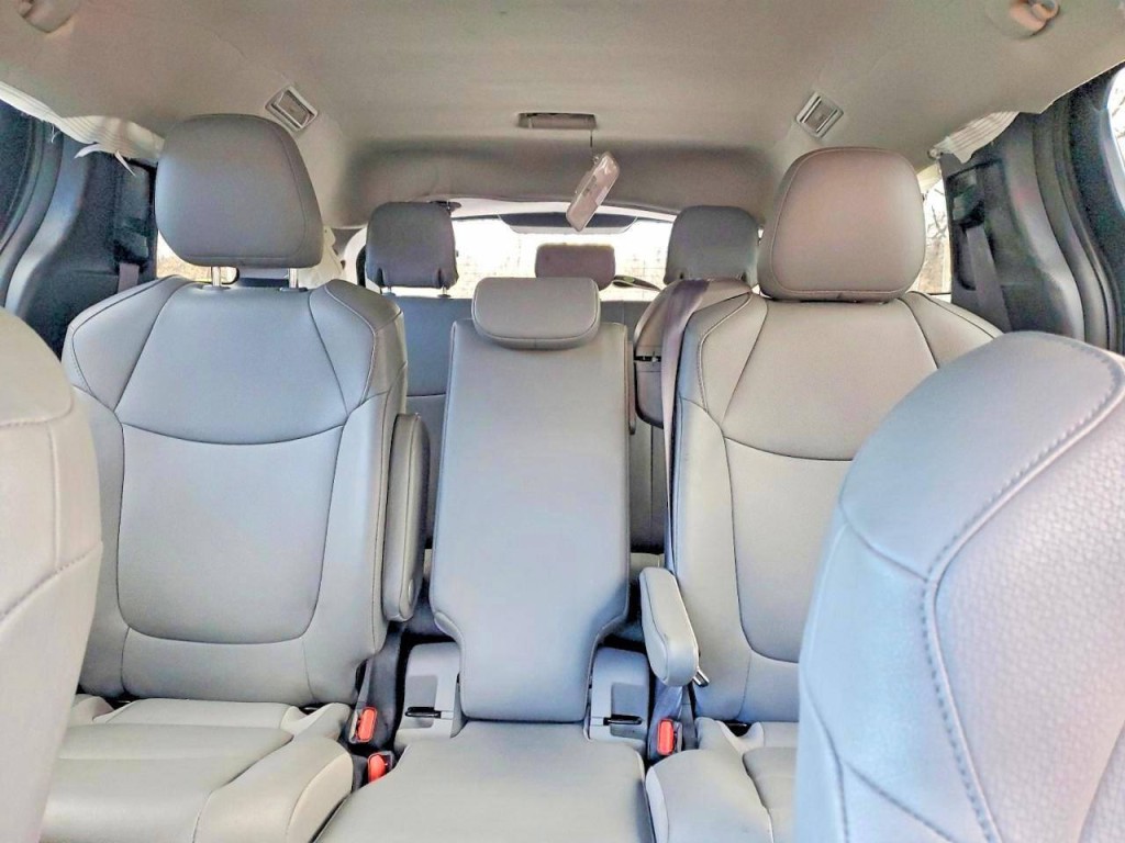 2025 Toyota Sienna Image 7