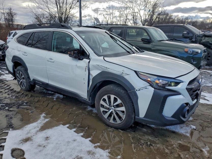 2025 Subaru Outback Image 1