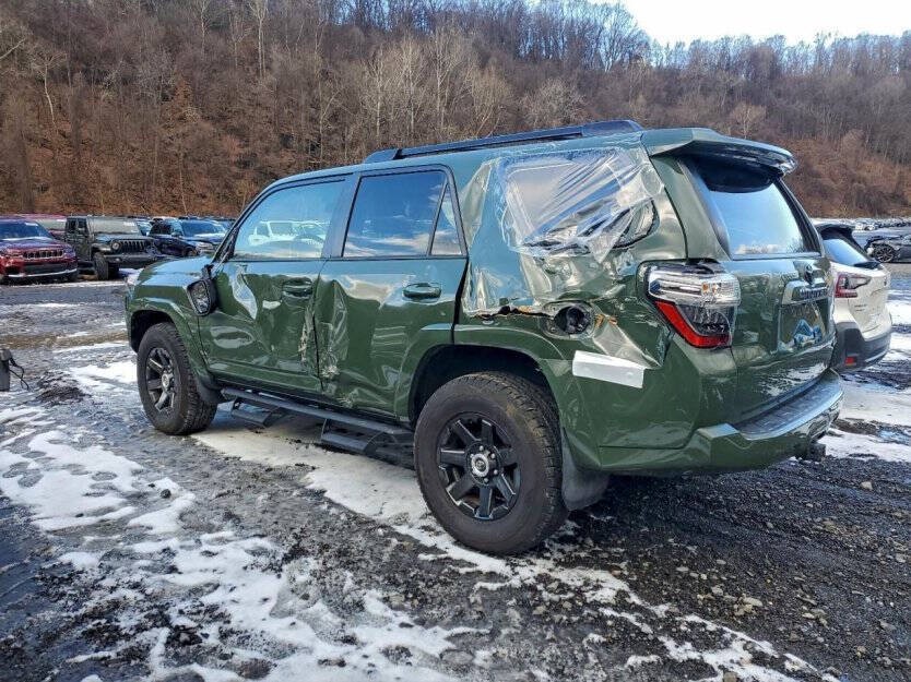 2021 Toyota 4Runner Image 3