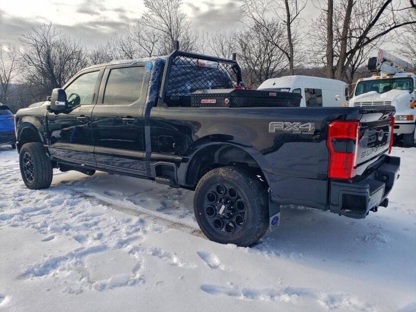 2023 Ford F-350 Image 3