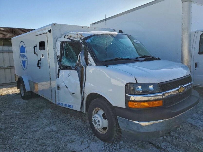 2022 Chevrolet Express Image 1