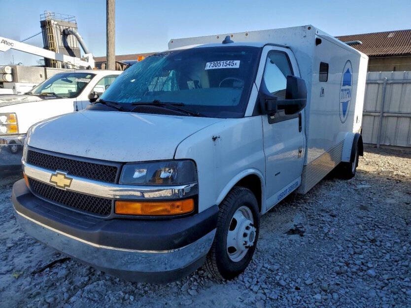 2022 Chevrolet Express Image 3