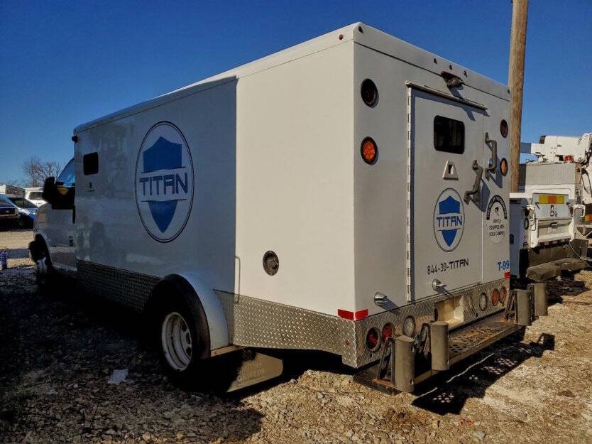 2022 Chevrolet Express Image 4