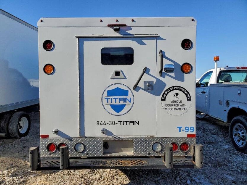 2022 Chevrolet Express Image 5