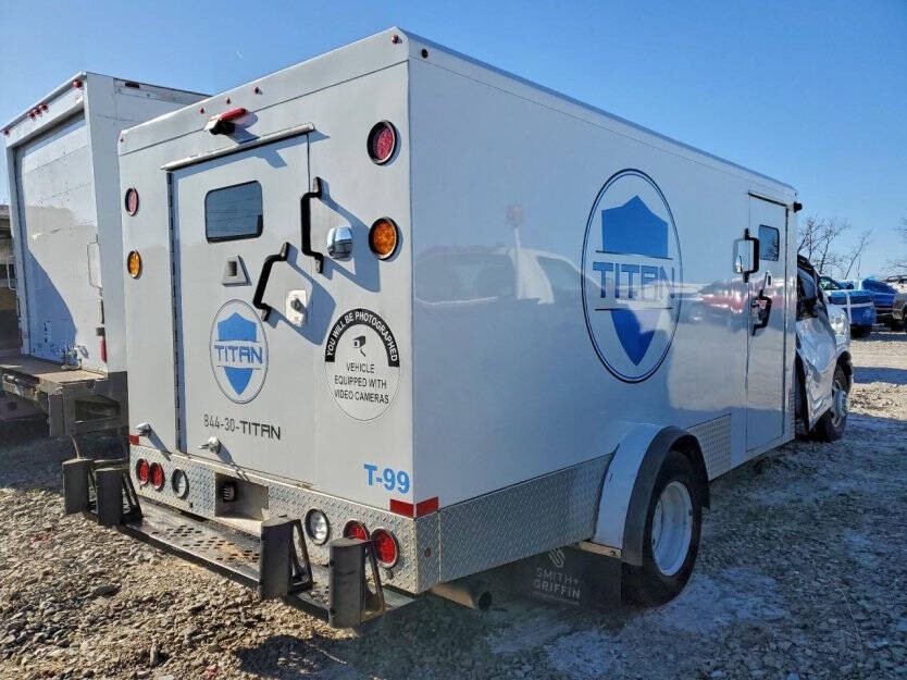 2022 Chevrolet Express Image 6