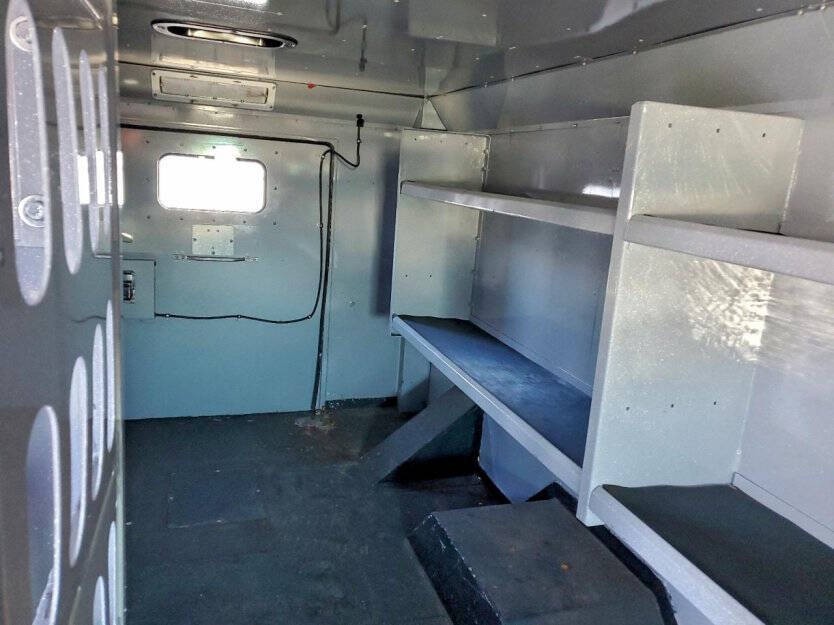 2022 Chevrolet Express Image 7