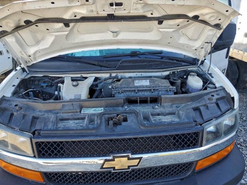 2022 Chevrolet Express Image 9