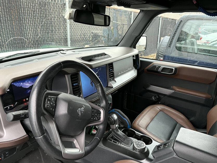 2022 Ford Bronco Image 6