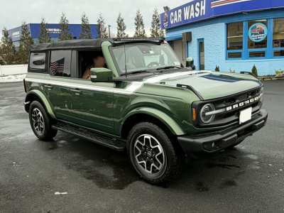 2022 Ford Bronco Image 1