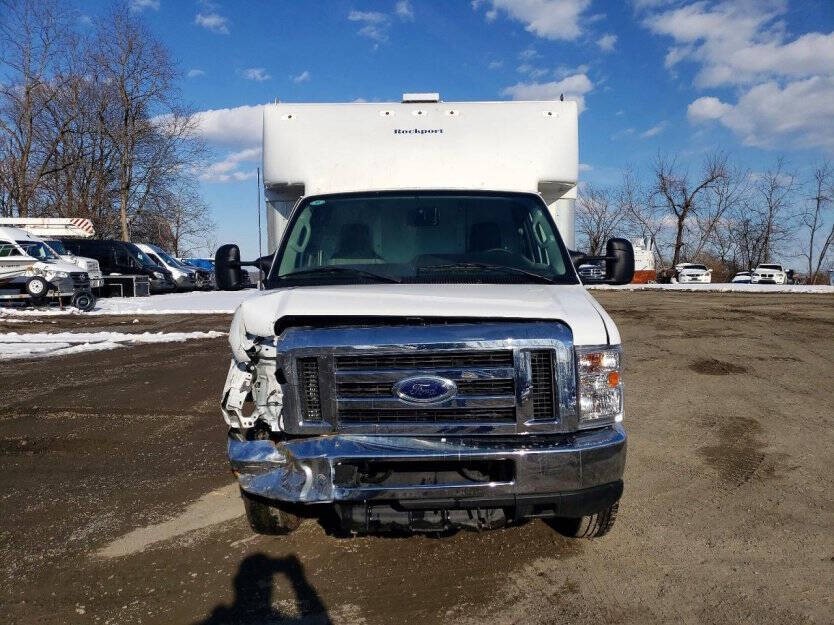 2025 Ford E-Series Image 2