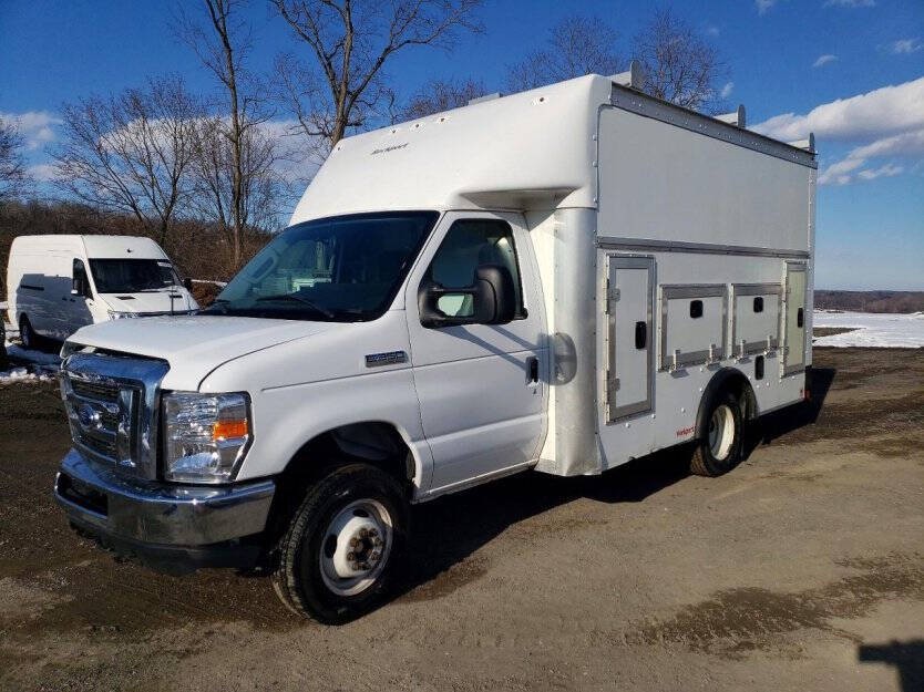 2025 Ford E-Series Image 3