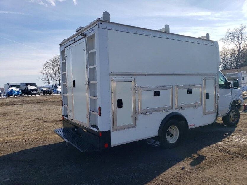 2025 Ford E-Series Image 5