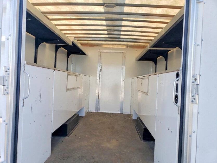 2025 Ford E-Series Image 7