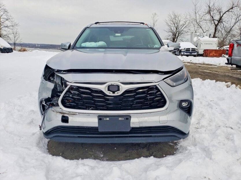 2023 Toyota Highlander Image 2