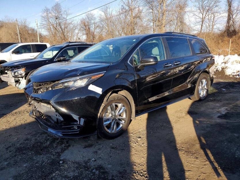 2025 Toyota Sienna Image 3
