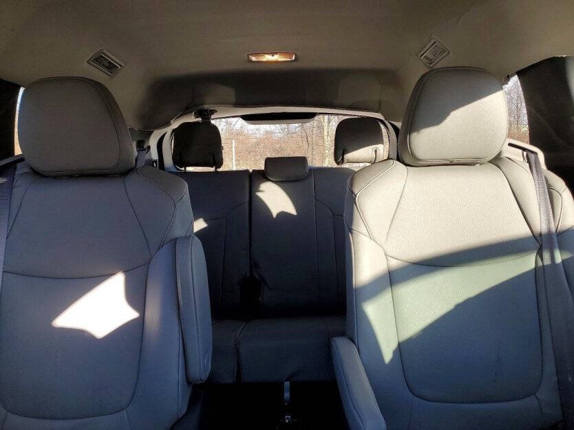 2025 Toyota Sienna Image 7