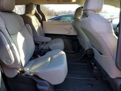 2025 Toyota Sienna Image 9